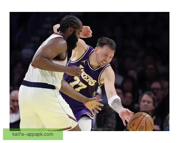 詹姆斯复出后全力适应东契奇里夫斯打造新型核心组合